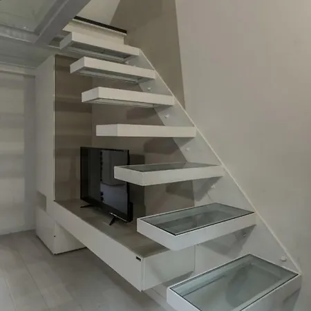 38 Via Carlo Farini *